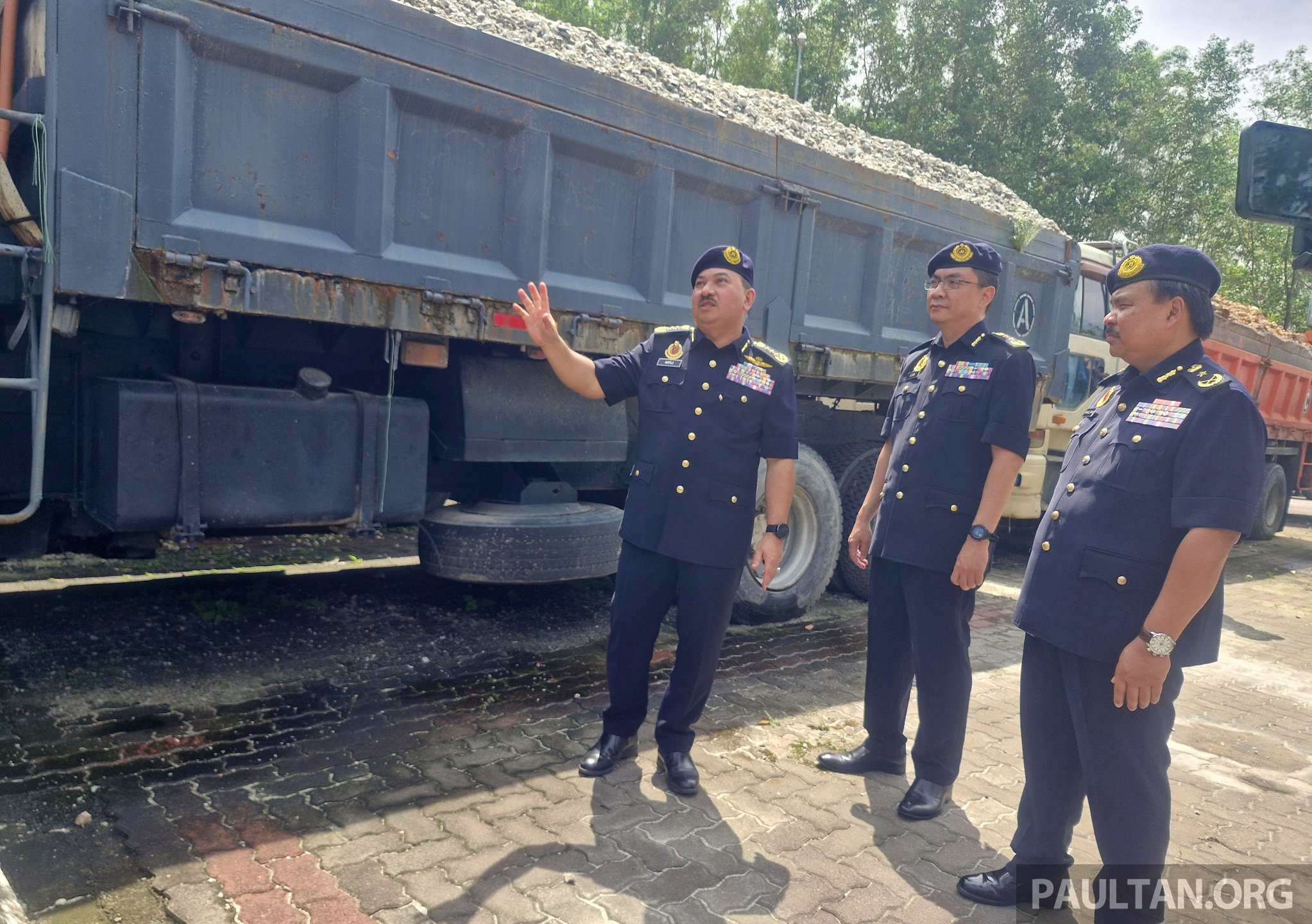 Minimum 1.6 mm tread depth across entire tyre surface a must for all commercial vehicles – JPJ