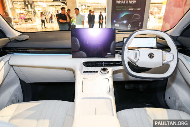 2025 Proton eMas 7 gets new Obsidian Black exterior, Alabaster White interior options, OTA Apple CarPlay