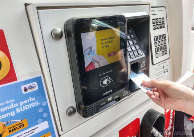 Budi95 starts for all Malaysians today – we fill up with RM30 worth of RON95 petrol at each major oil brand