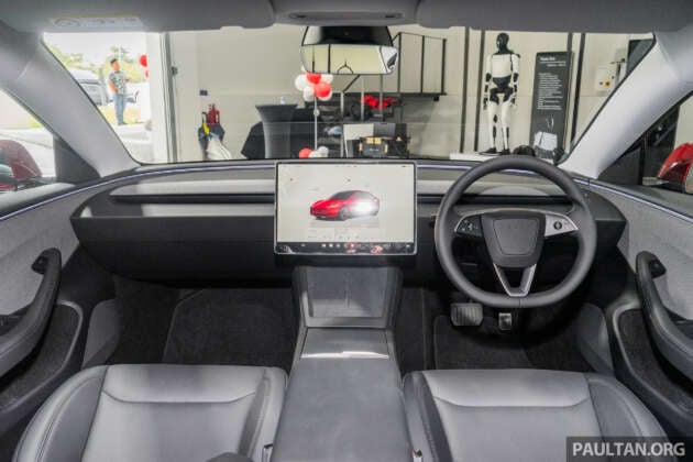 2026 Tesla Model 3 Long Range RWD in Malaysia – 750 km WLTP, indicator stalk, black badges, RM185k