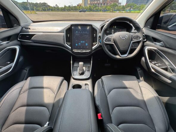 interior wuling almaz rs hybrid
