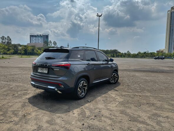 SUV Wuling Almaz Hybrid