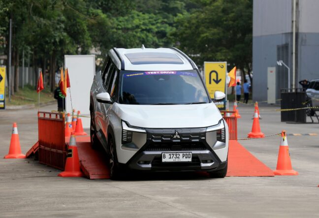 Test drive Mitsubishi Destinator GIIAS