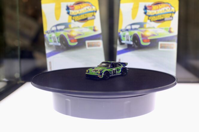 Porsche 911 Carrera RS 3.8 “Hippie” Jadi Hot Wheels Rilis Convention Car 2025 di Indonesia