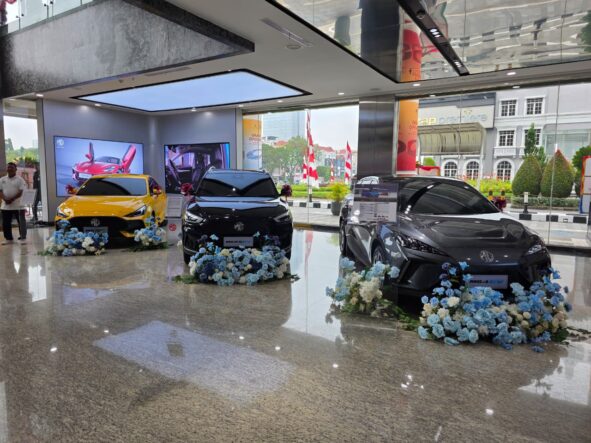 WUling dan MG Experience Store MOI
