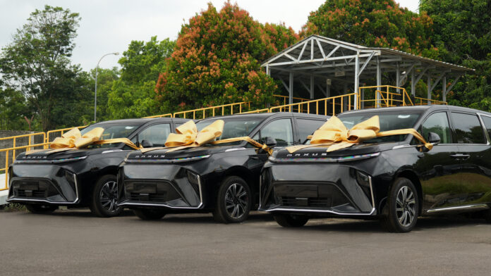 MAXUS Serahkan MIFA 7 dan MIFA 9 Produksi Lokal Pertama